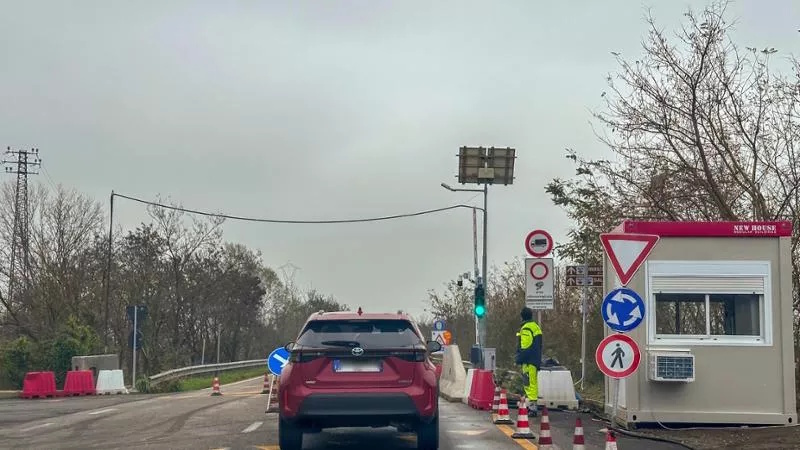 Semaforo sul ponte di Casatisma